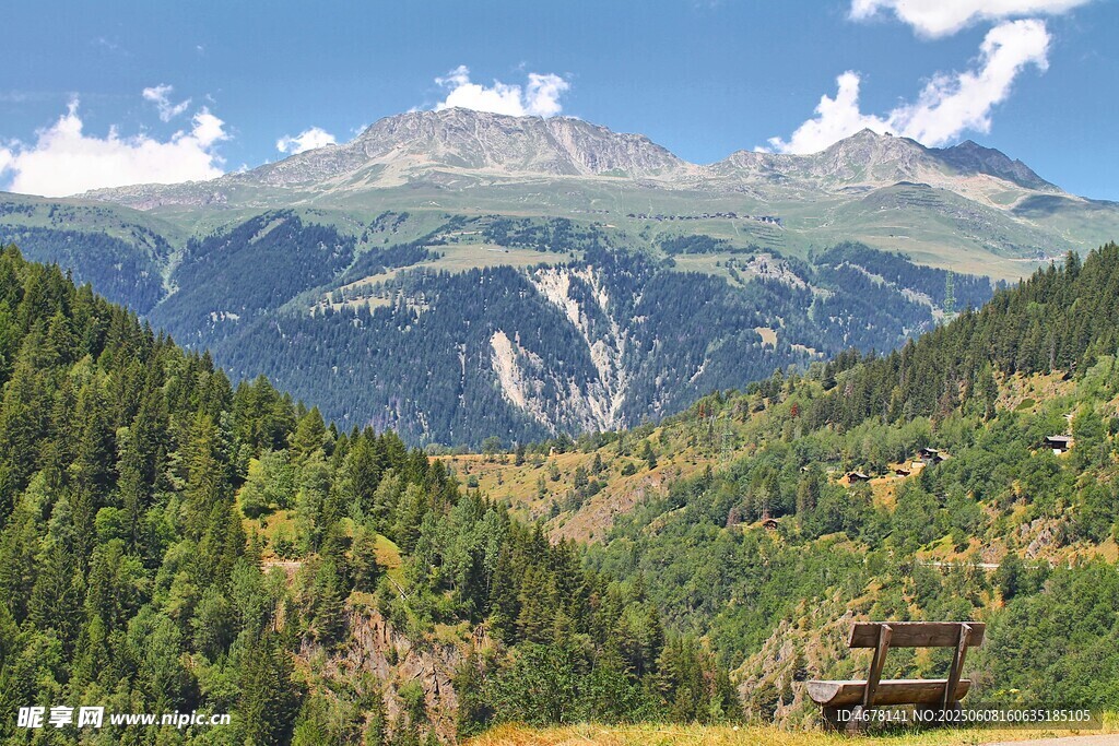 山间美景 绿意盎然的山谷