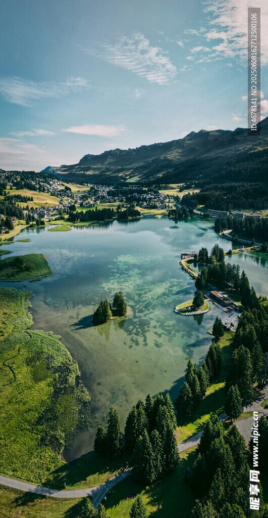 湖畔青山美景