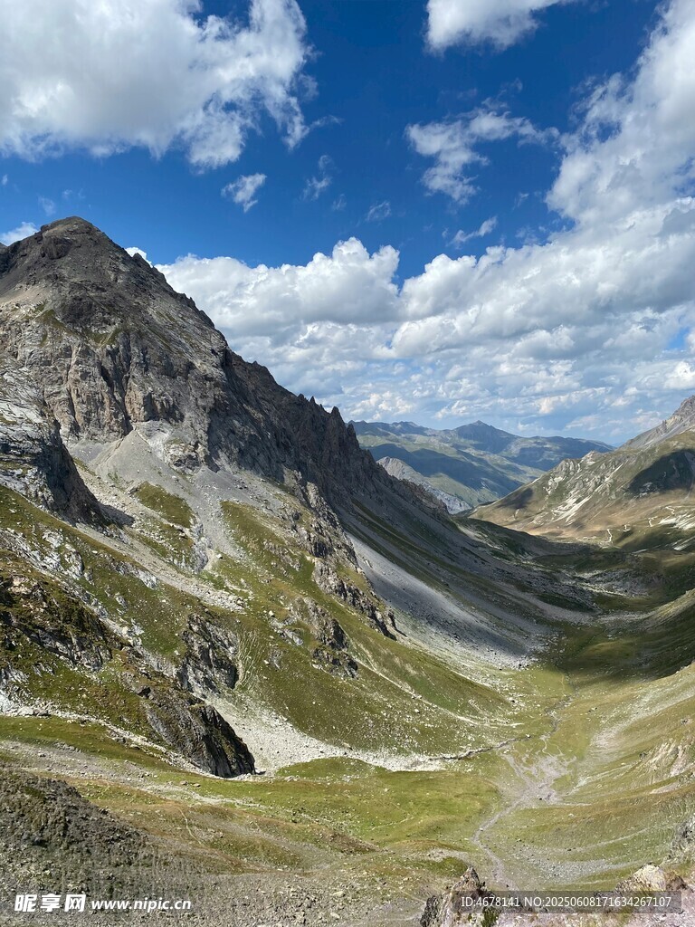 高山美景 蓝天白云绿地