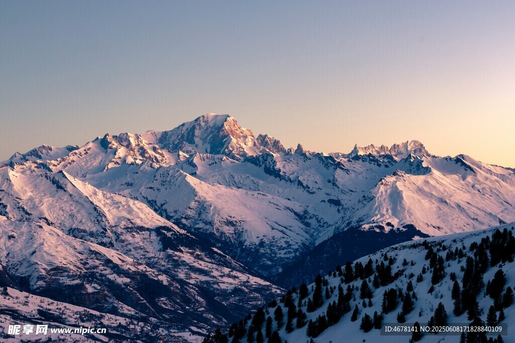 雪山壮丽美景