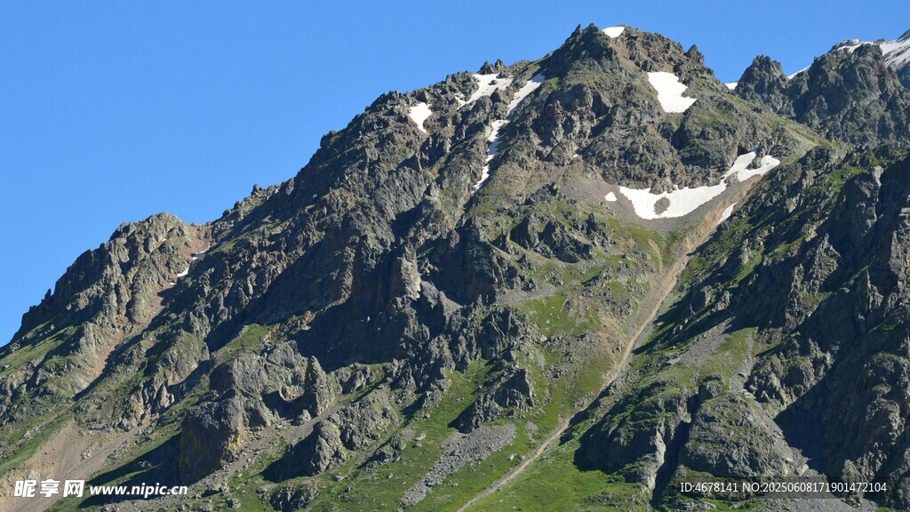巍峨雪山壮丽山景