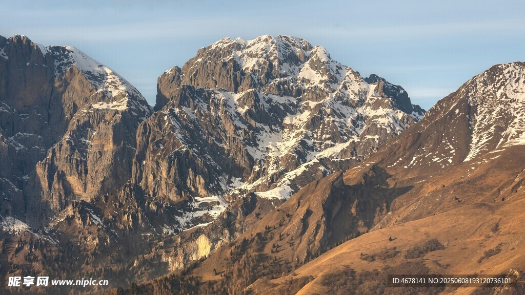 壮丽雪山景观