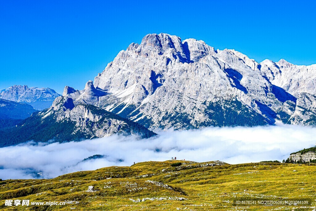 壮丽高山云海美景