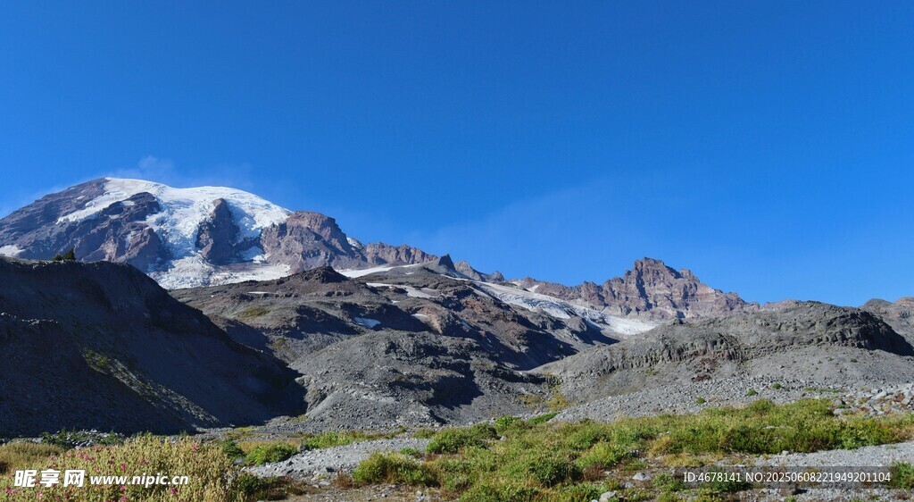 巍峨雪山美景
