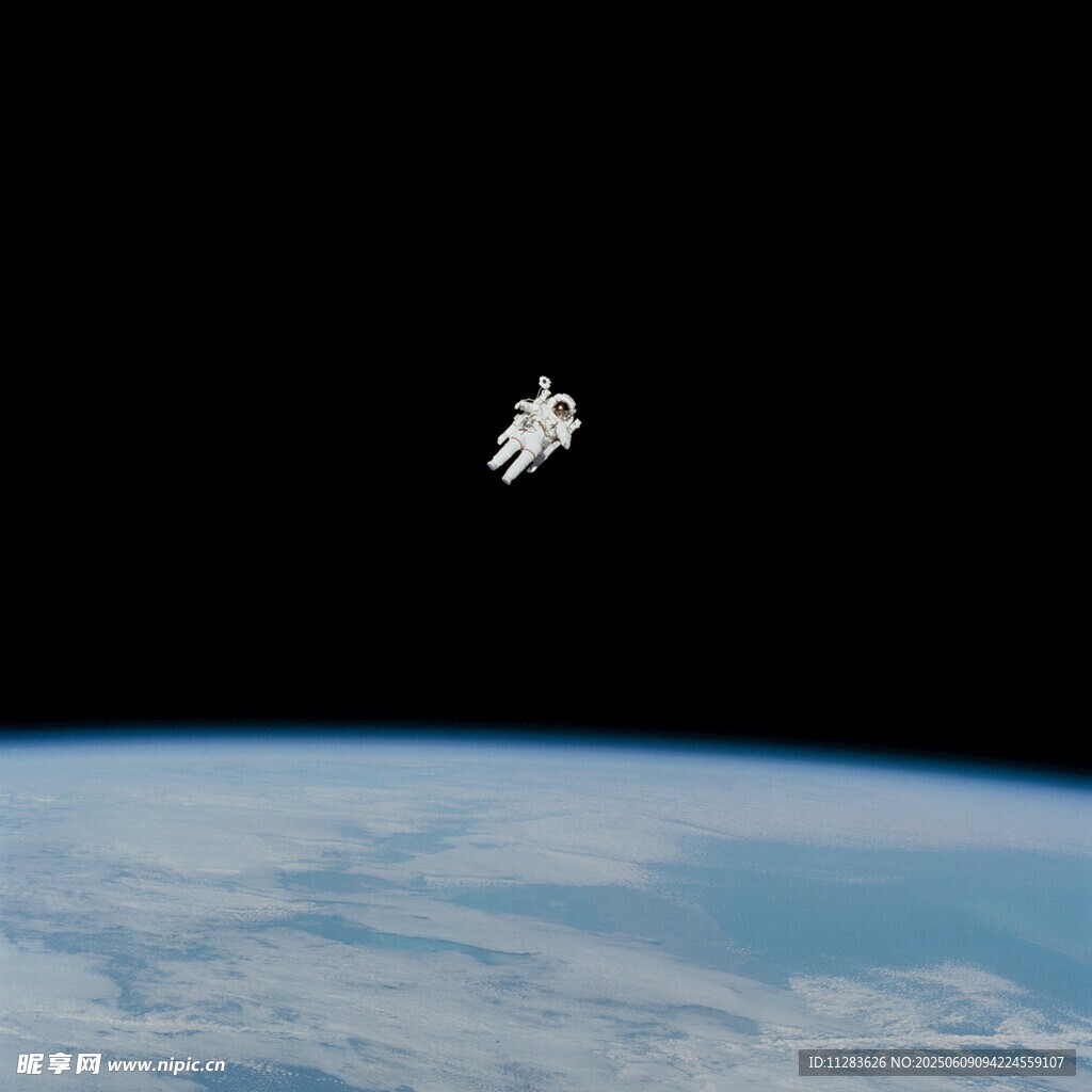 太空中漂浮的宇航员