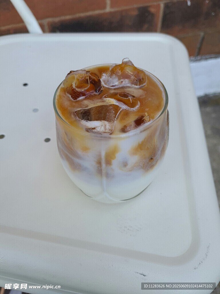 玻璃杯中美味分层甜品