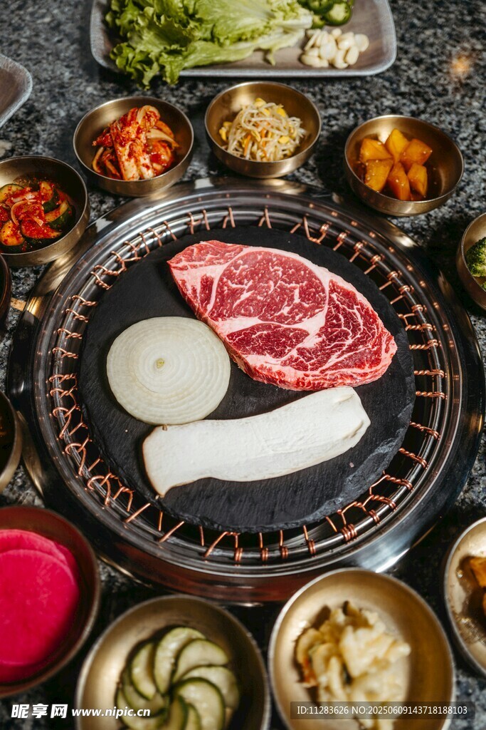 丰盛韩式烤肉美食拼盘