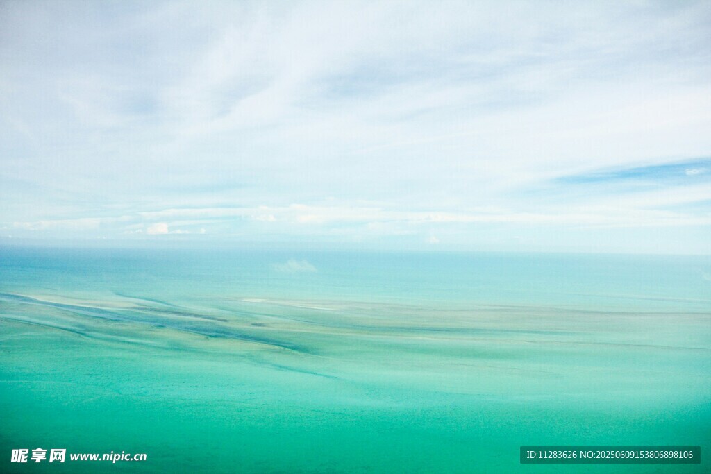 梦幻蓝绿海洋天空美景