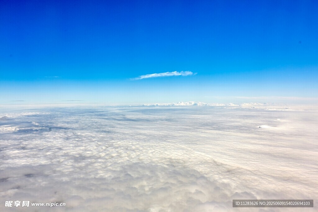高空俯瞰云海蓝天美景