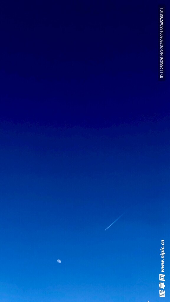 深蓝夜空