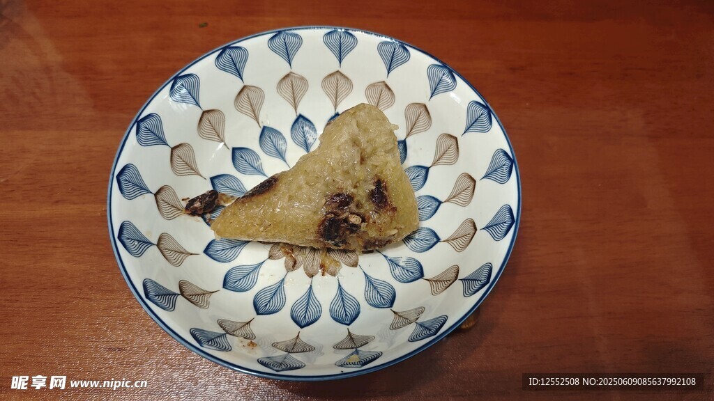 盘中美味粽子