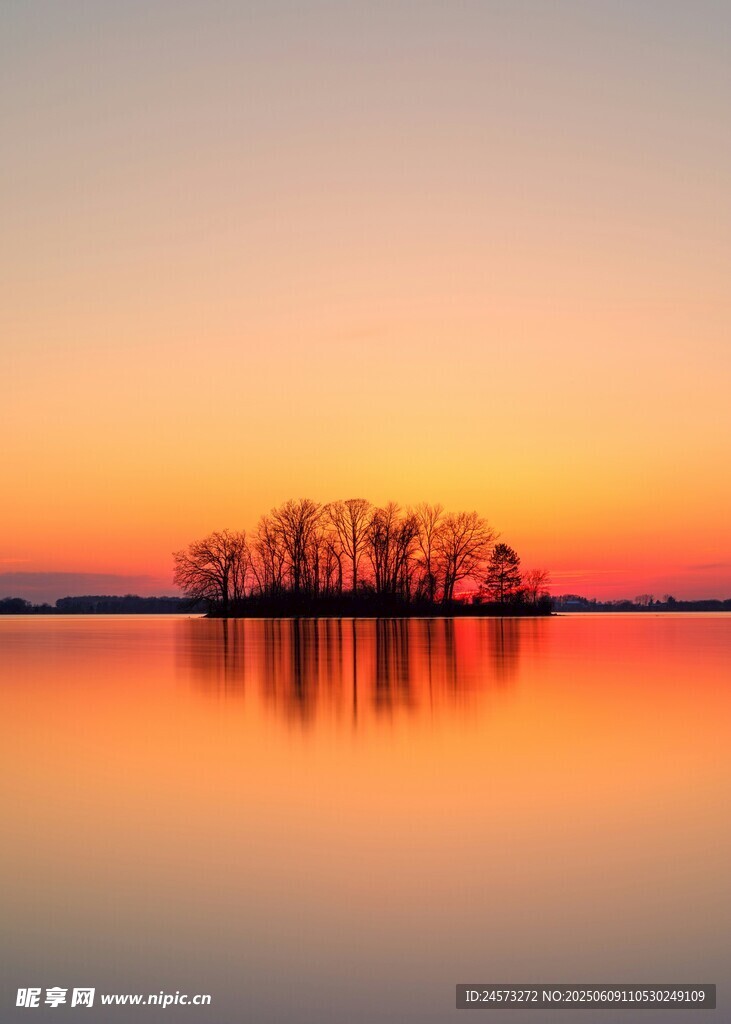 湖畔日落美景
