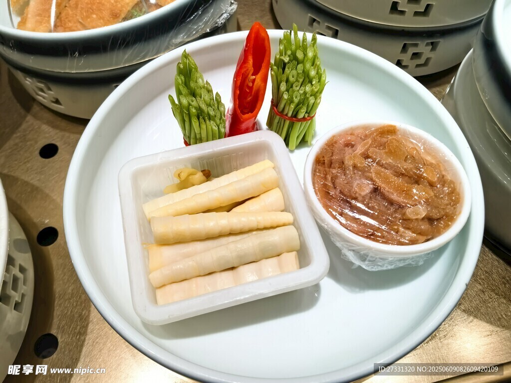 美味蘸酱配特色小食