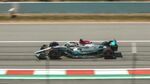 赛道上飞驰的F1赛车