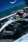 高速飞驰的F1赛车
