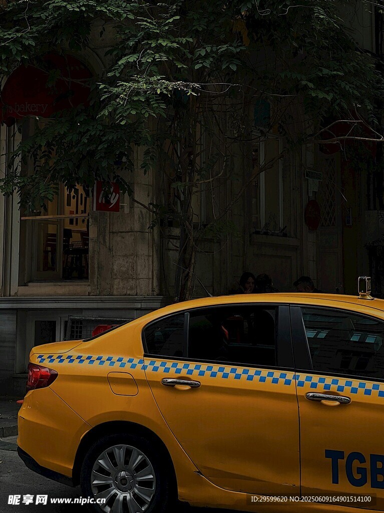 城市中的黄色出租车