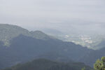 山峦远眺 雾霭中的城市风光