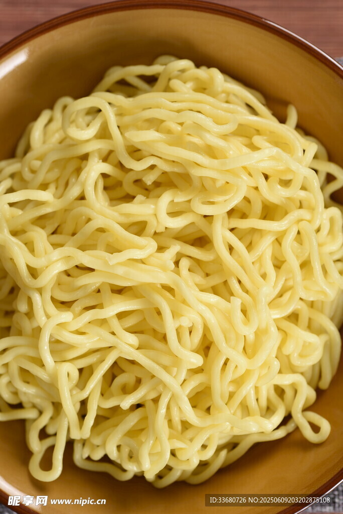 一碗美味的黄色面条