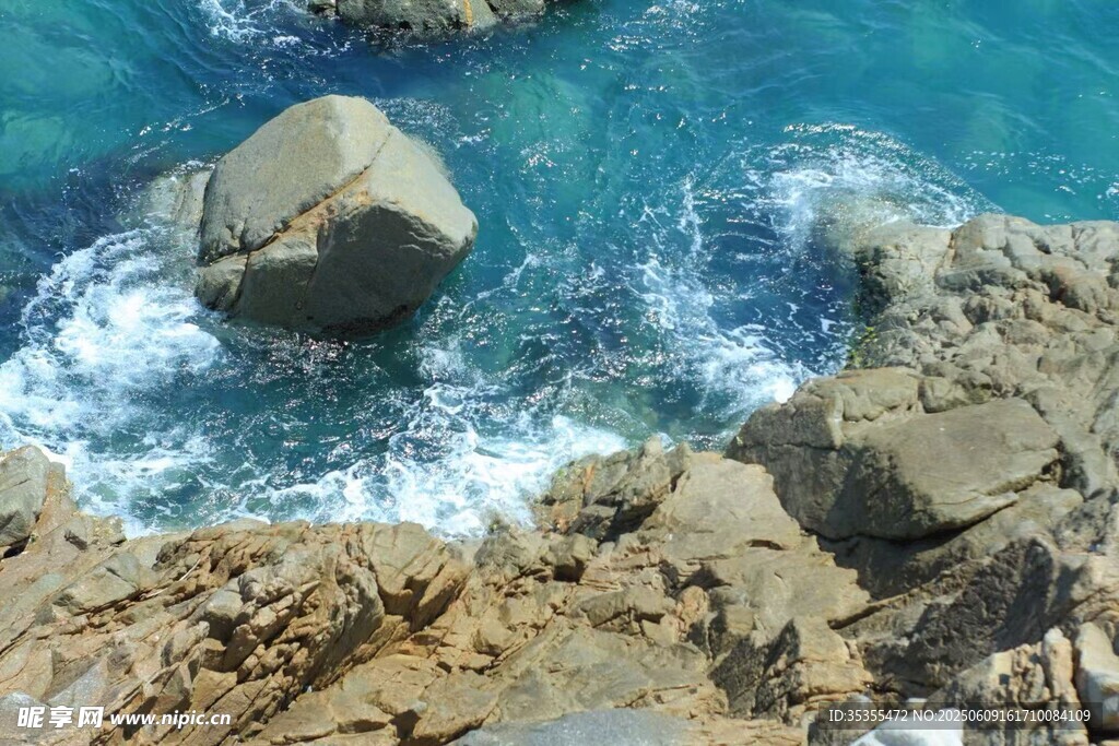 礁石海浪