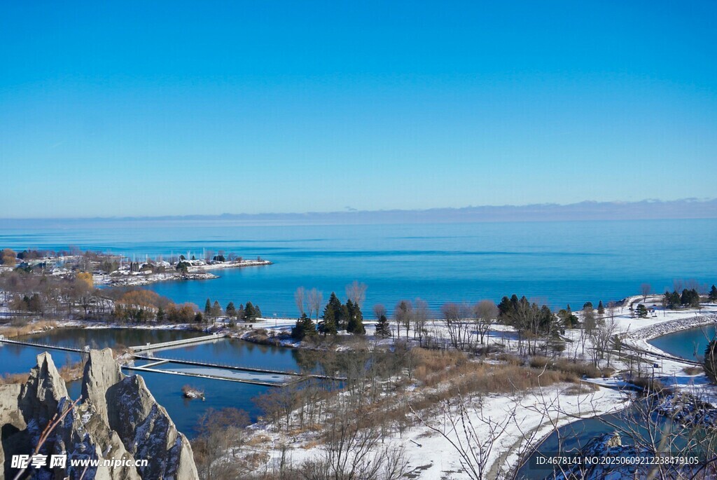 雪后湖畔美景
