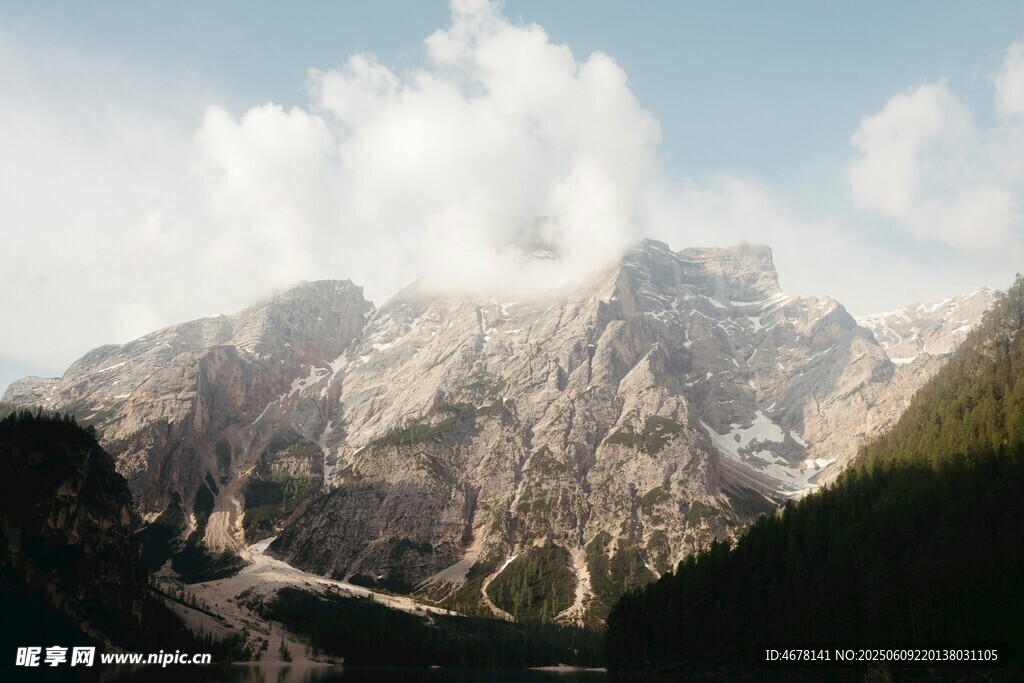 壮丽巍峨的高山美景