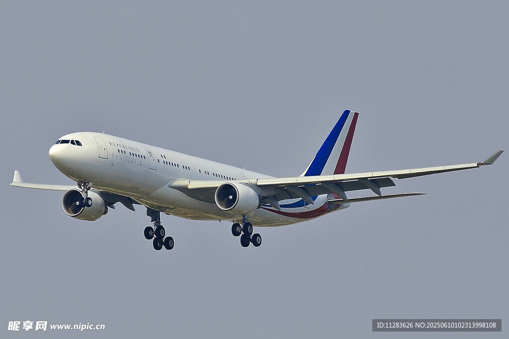 客机空中飞行画面