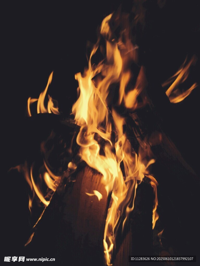 熊熊燃烧的火焰