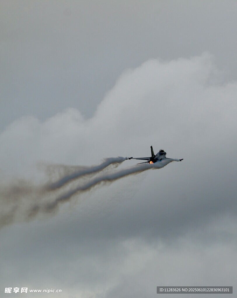 特技飞机空中精彩表演