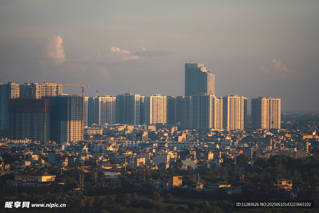 城市天际线黄昏美景