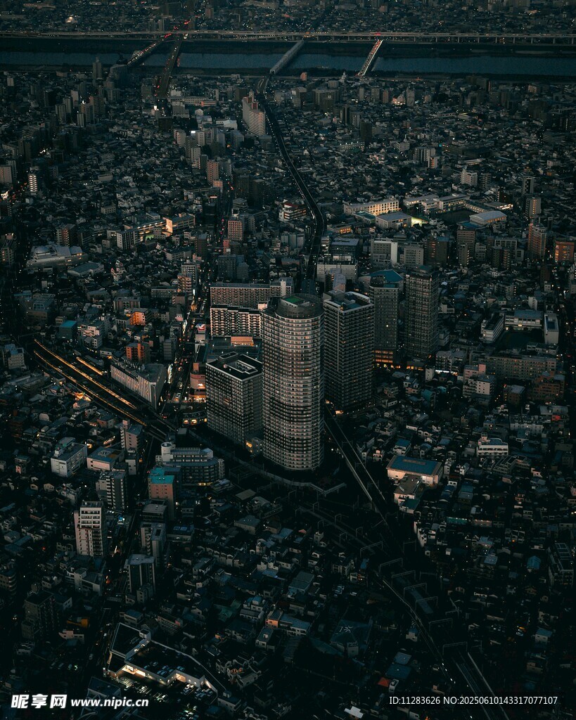 俯瞰繁华都市景观