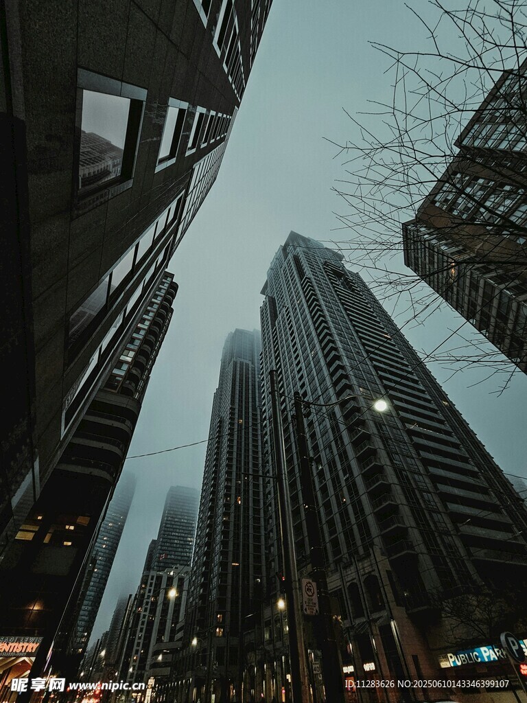 都市高楼林立景象