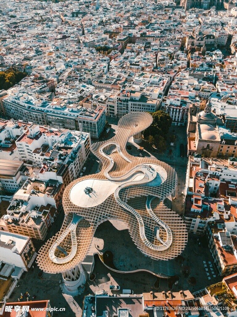 城市中独特造型的建筑景观