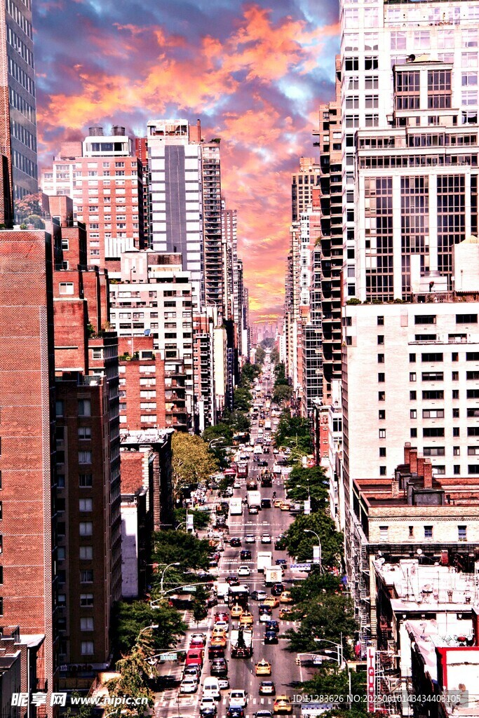 城市黄昏街景