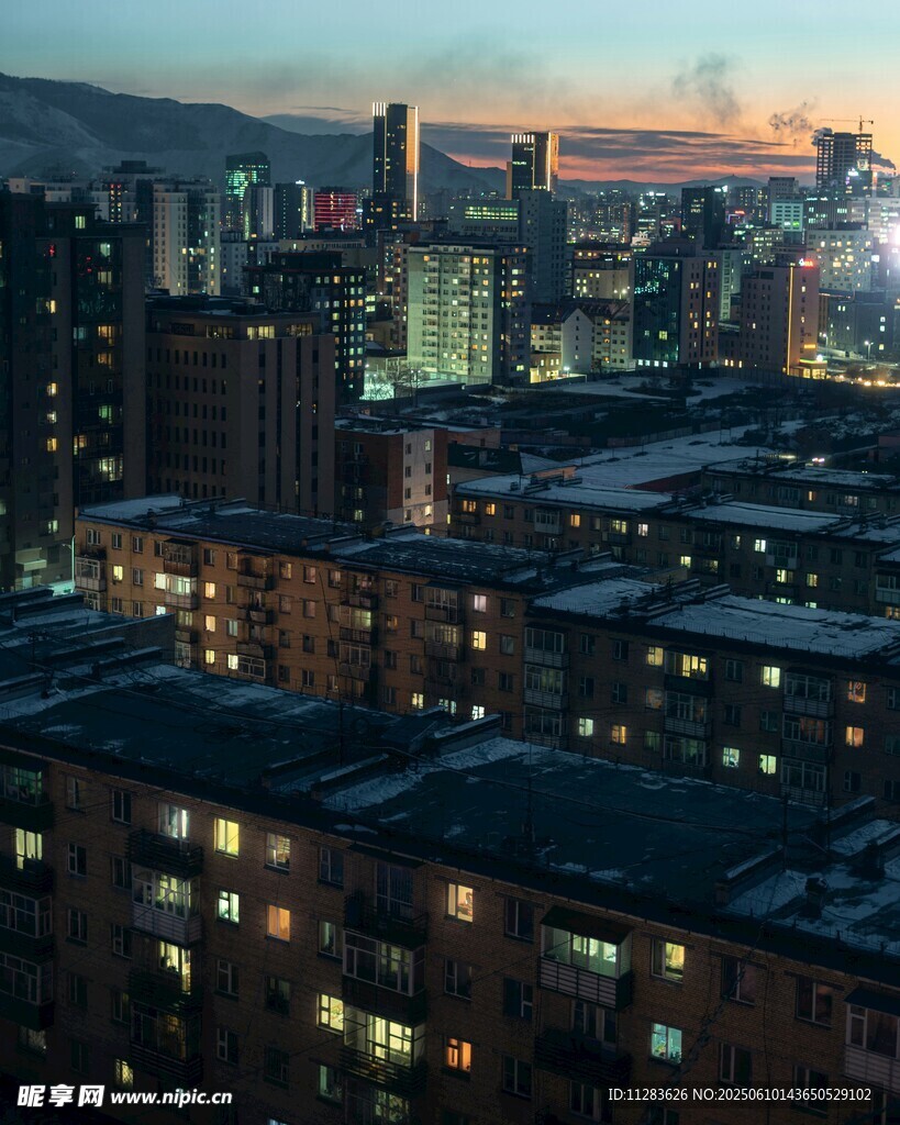 城市黄昏夜景俯瞰