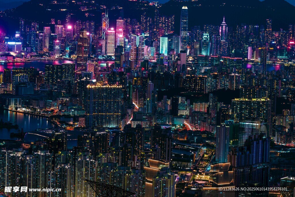 繁华都市夜景璀璨灯火
