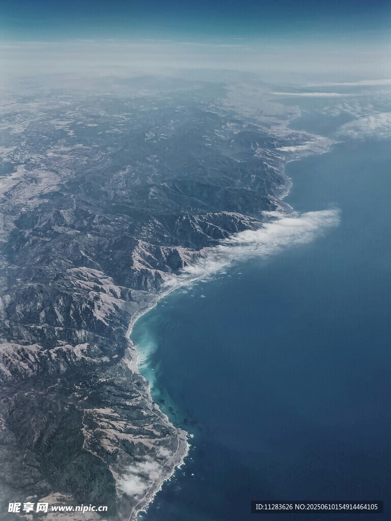 俯瞰海岸线壮丽海景