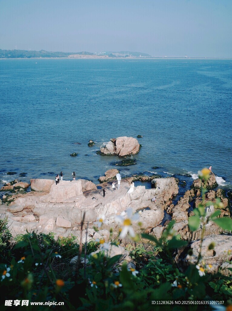 海边岩石景致