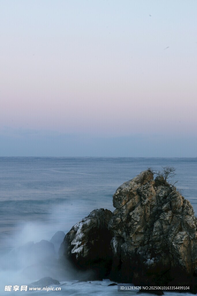 海边孤岩