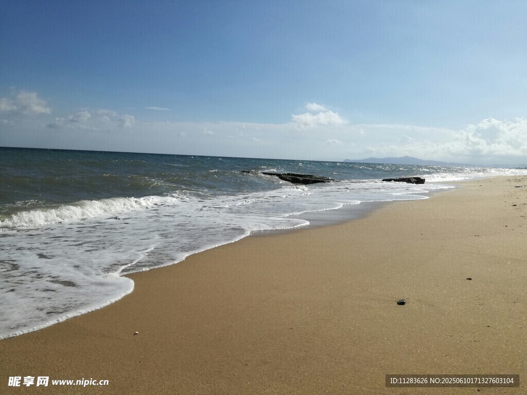 美丽海滨沙滩海浪风景