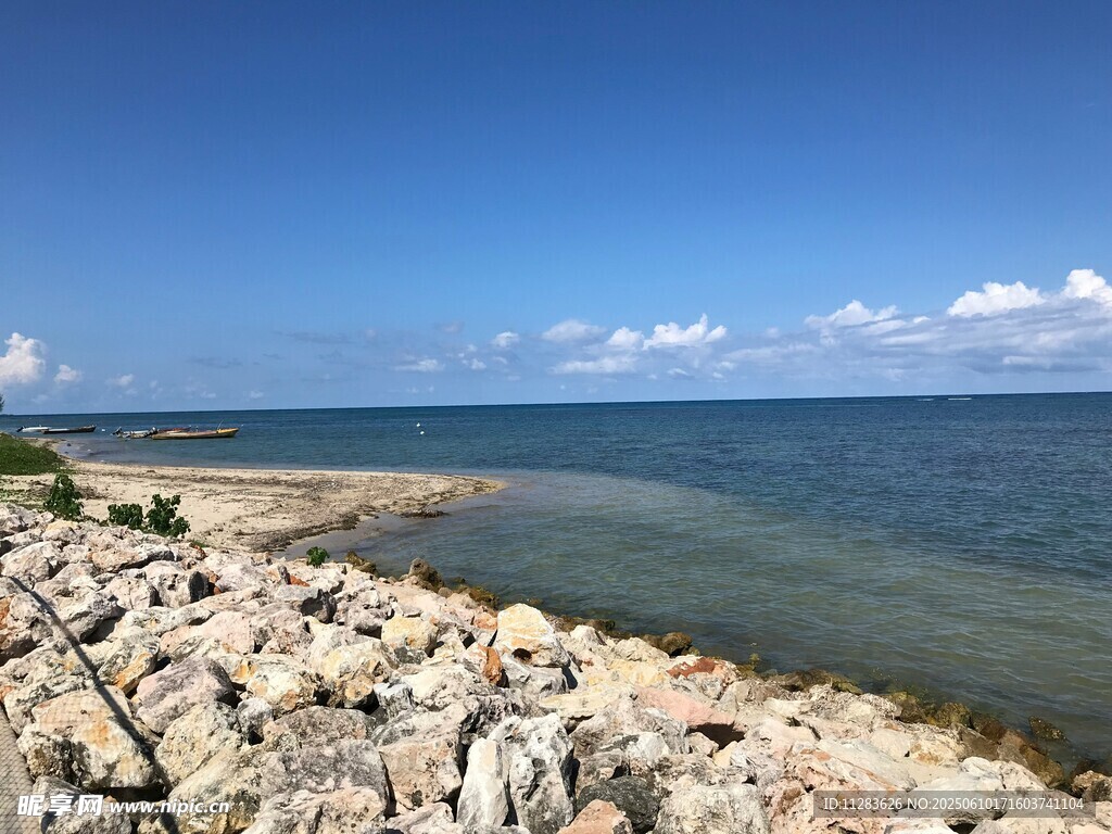 蔚蓝大海与晴空