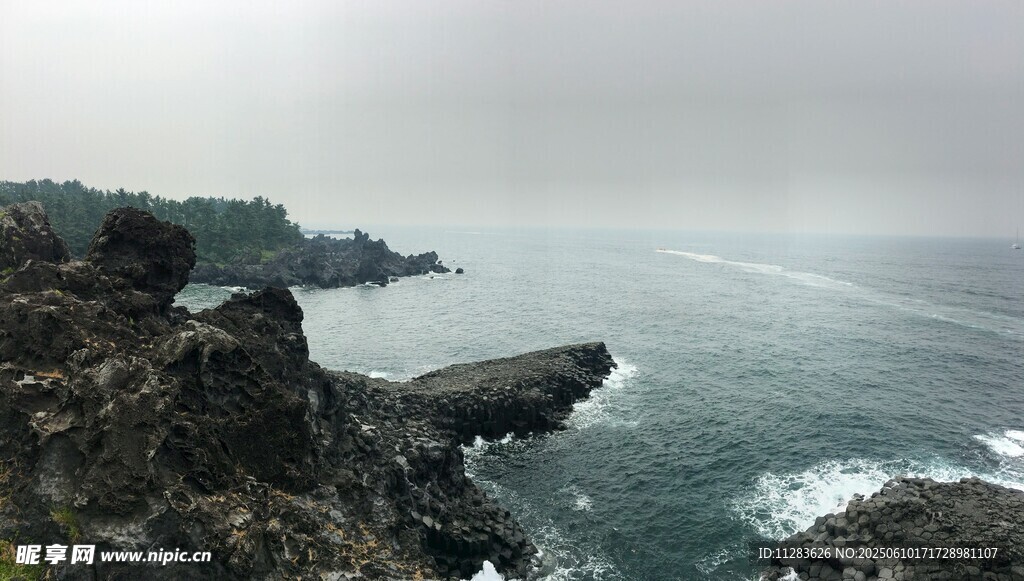 海边悬崖景致
