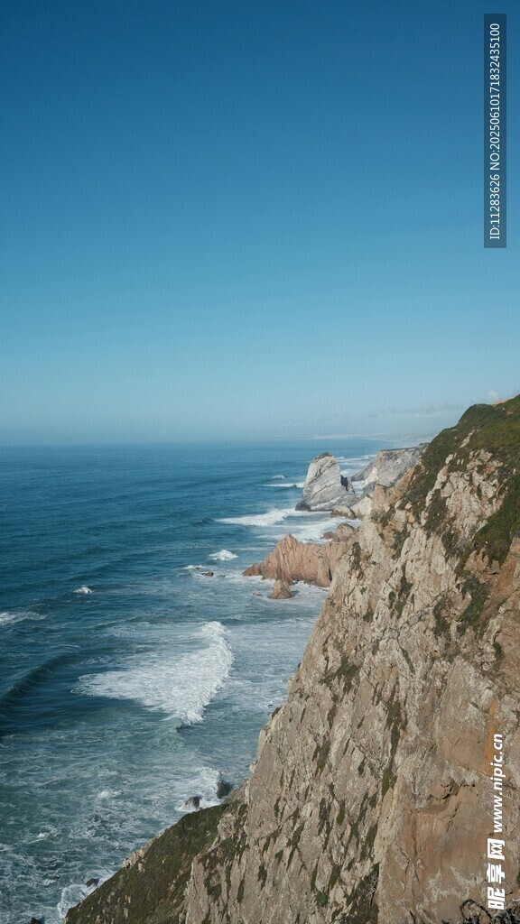 悬崖边的壮阔海景