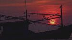 夕阳下的渔船剪影