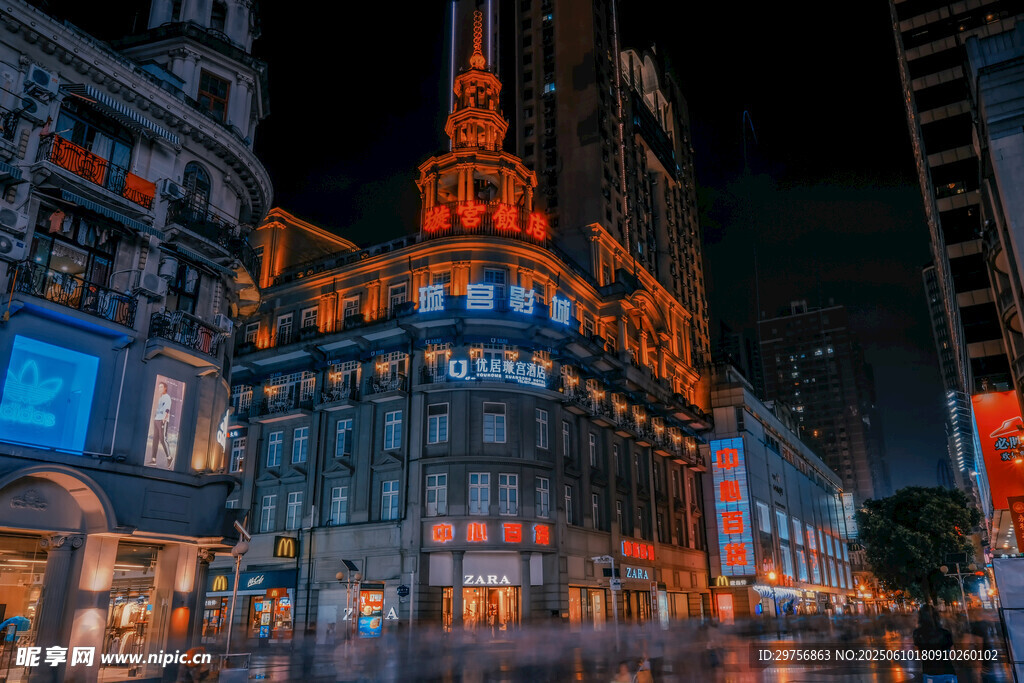上海外滩夜景璀璨建筑