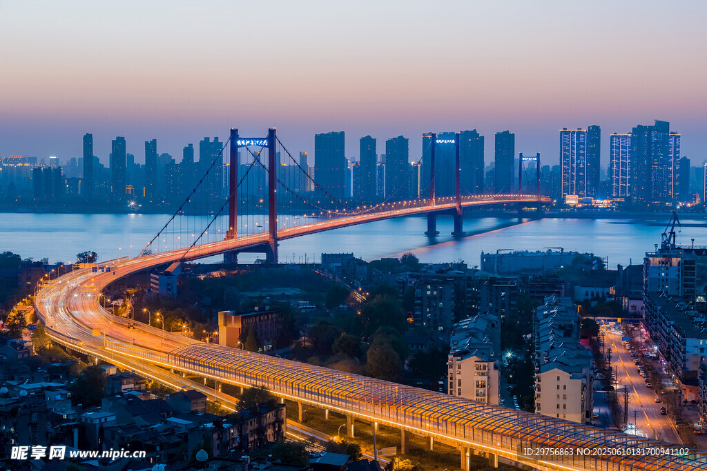 城市桥梁夜景璀璨风光