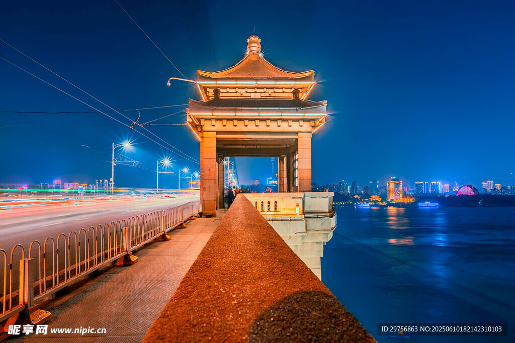 夜晚河畔古亭美景