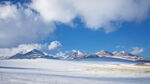 雪山蓝天壮丽自然景观
