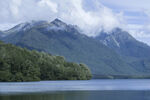 湖畔青山美景