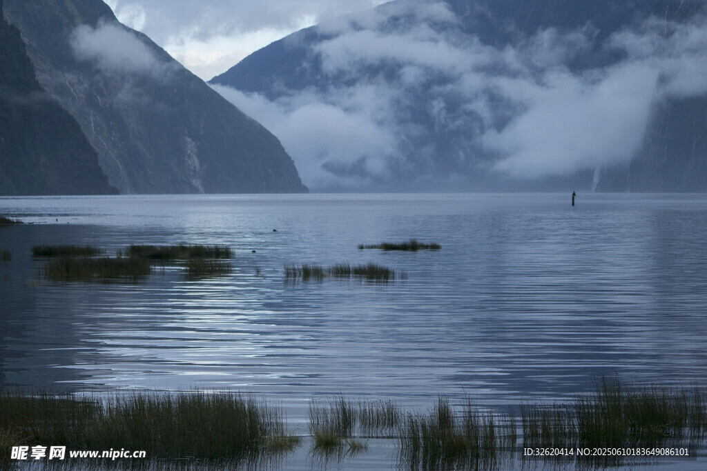 宁静山水间的自然美景