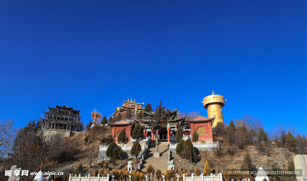 山顶建筑景观